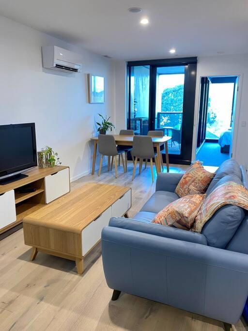 Central Canberra City Apartment With Study And Full Amenities Including Parking Exterior photo